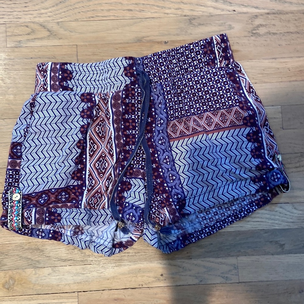 Blue rain, size small, patterned shorts